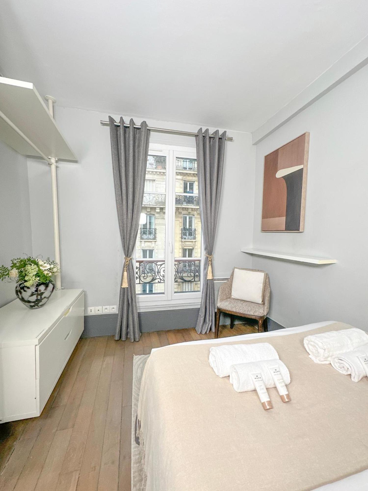 פריז Stunning Apartment Near Eiffel Tower מראה חיצוני תמונה