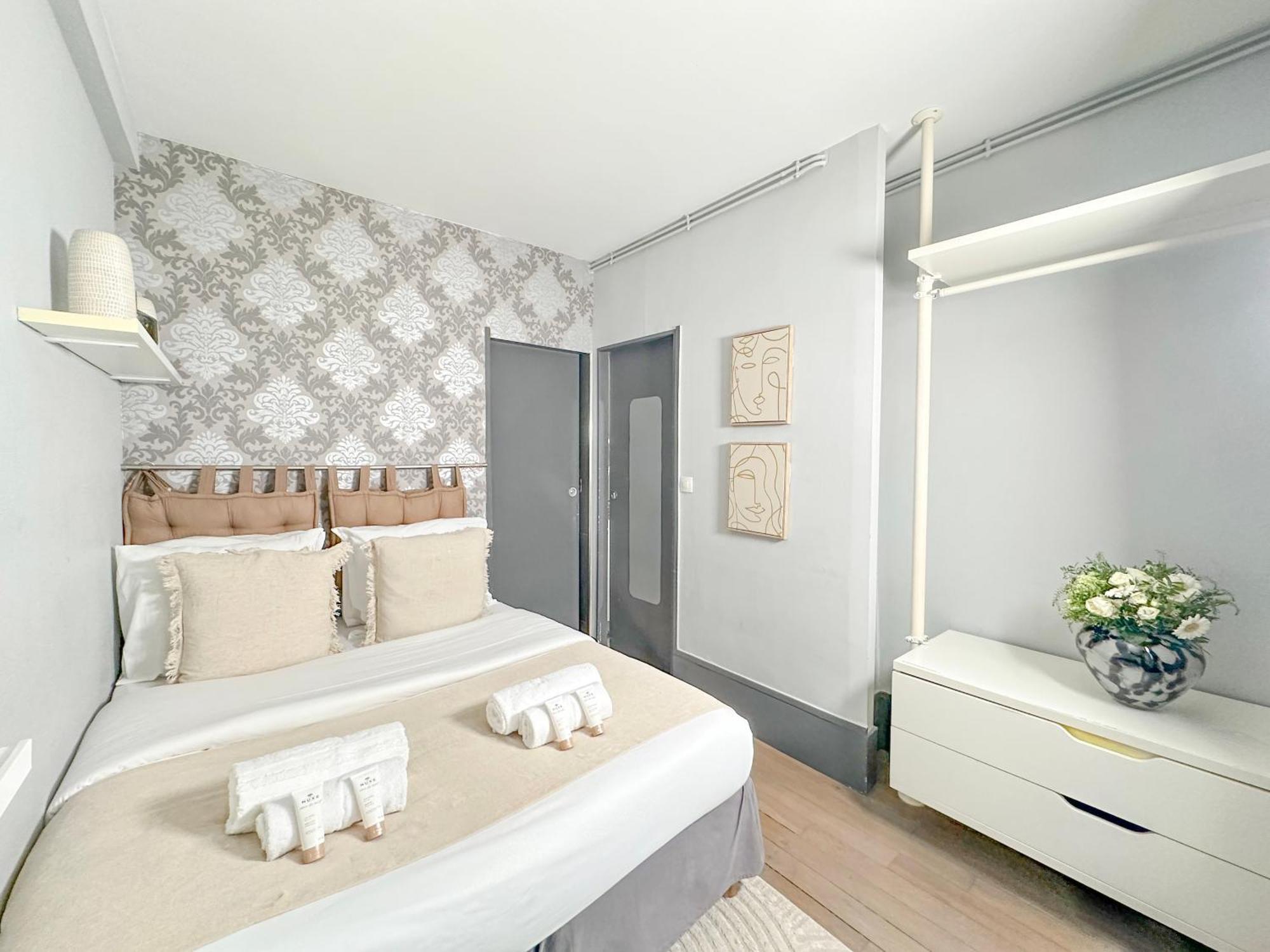 פריז Stunning Apartment Near Eiffel Tower מראה חיצוני תמונה