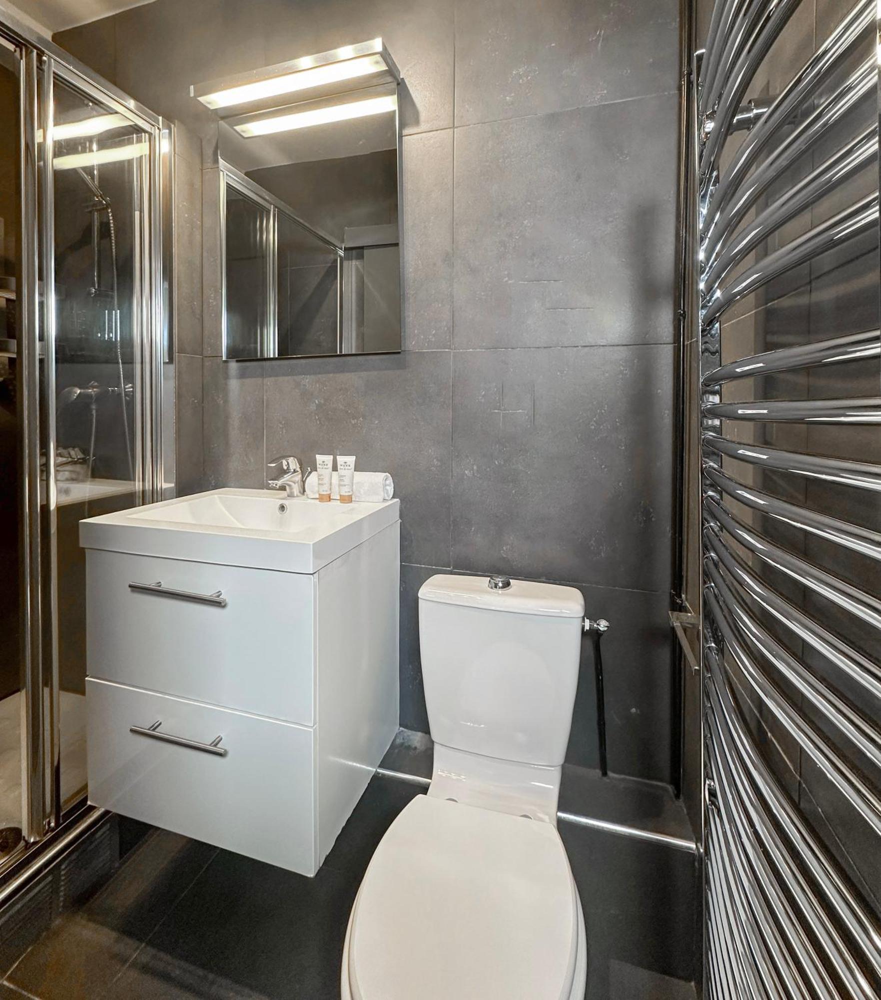 פריז Stunning Apartment Near Eiffel Tower מראה חיצוני תמונה
